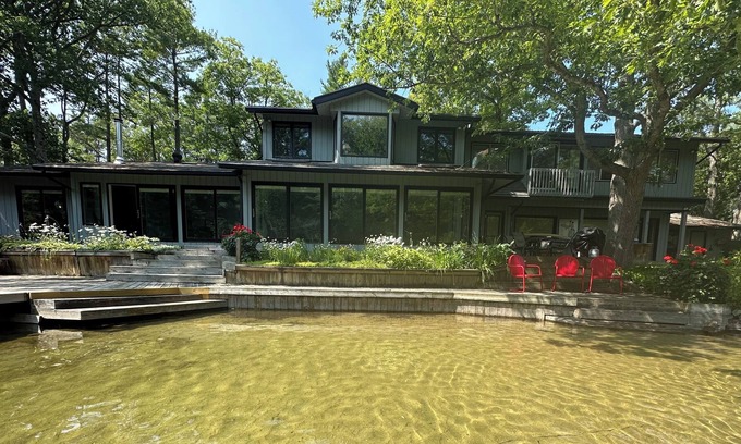 Glen Arbor House | The Weaver House on the pristine Crystal River in Glen Arbor