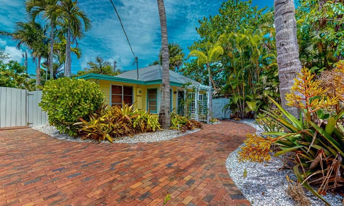 Anna Maria House | The Wee Cottage