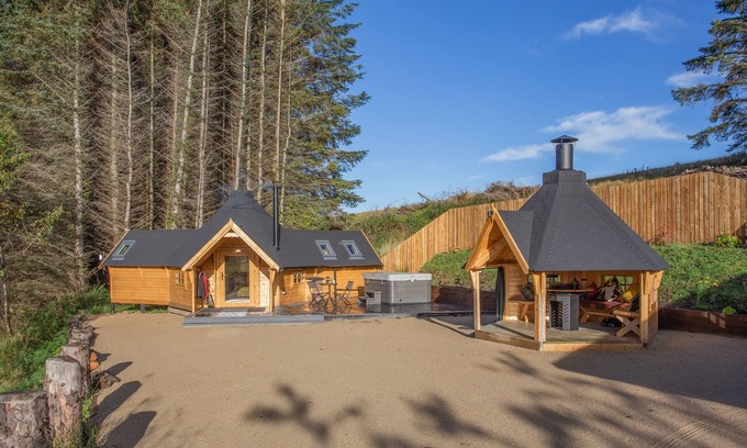 Aberlour House | The Wee Spruce - One Bedroom House, Sleeps 2
