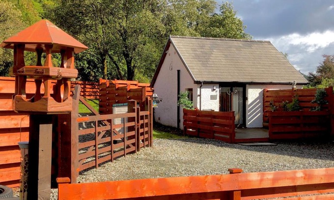 Rashfield Cabin | The Wee Ludging Cottage, Rashfield, by Dunoon
