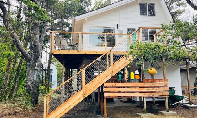 Neskowin Cabin | The Weekender | Hot Tub| Neskowin Village