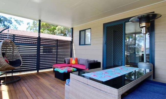 Old Erowal Bay House | The Weekender Jervis Bay - 8 MIN DRIVE TO HYAMS BEACH!