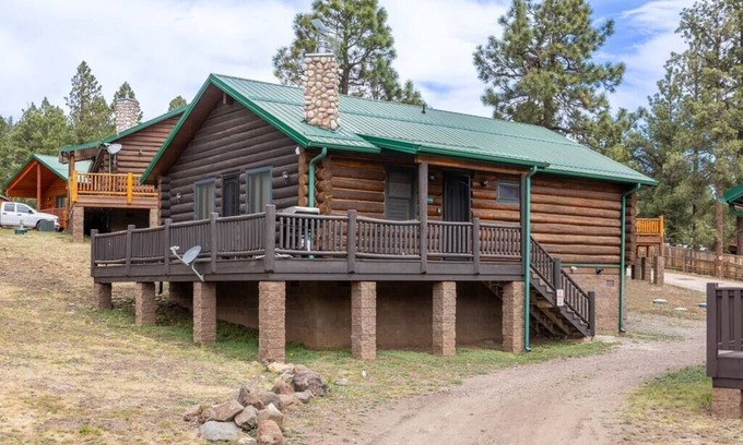 Greer Cabin | The Welcome Inn (Cabin 176)