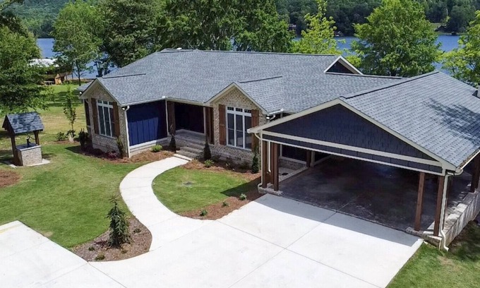 Cedar Bluff House | The Well House on Weiss Lake
