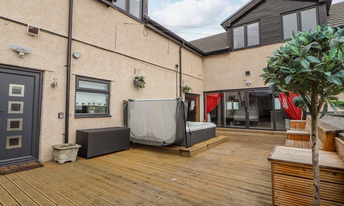 Towyn Cottage | THE WENDOVER, pet friendly, luxury holiday cottage in Towyn