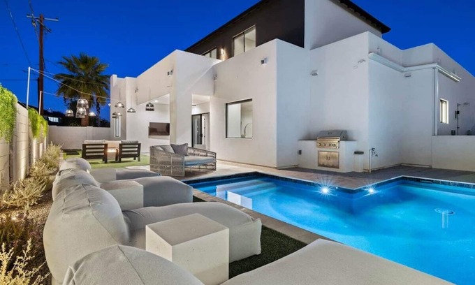 Southwest Village House | The Westley - Walk to Oldtown - Modern & NEW!