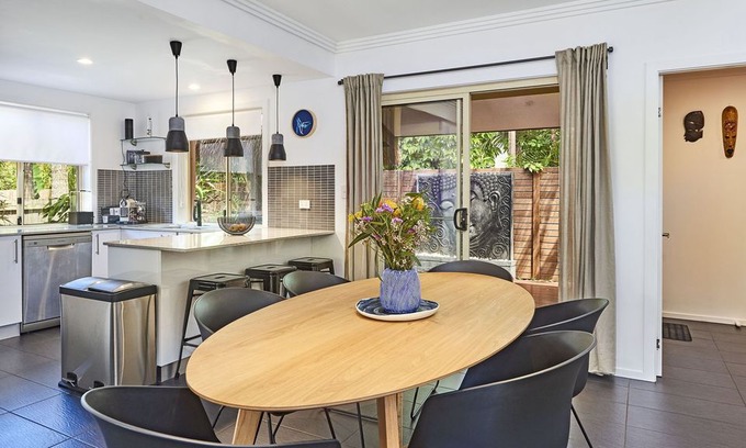 Byron Bay House | The Whale House Byron Bay | Walk to town