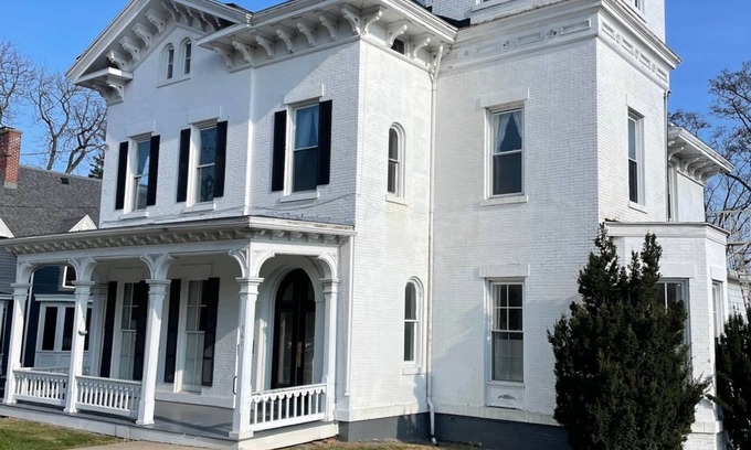 South Main Street Apartment | The Wheat House on Main (1ST Story Unit)
