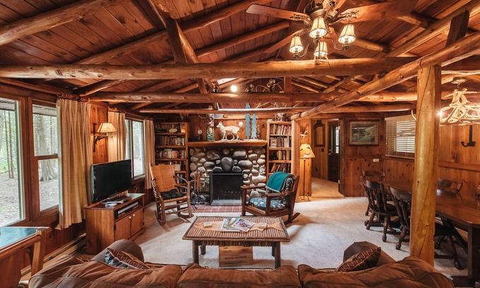 Grayling Cabin | The WhirlPool River Lodge