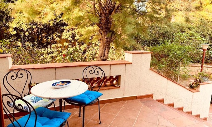 Trappeto Villa | The white hibiscus