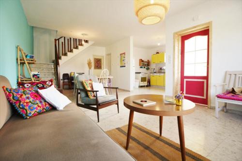 Yeruham Hostel | The White Hill Guesthouse