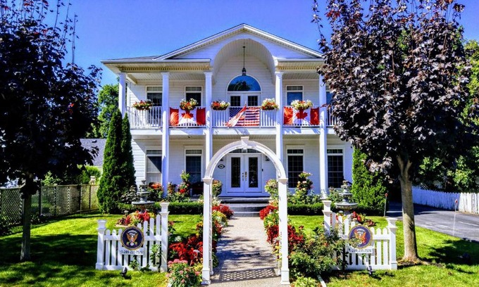 Historic Old Town Bed & Breakfast | The White House Boutique B&B