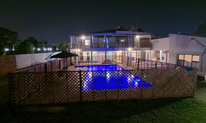 Harare House | The White House Lodge is located in Borrowdale, northern Harare.