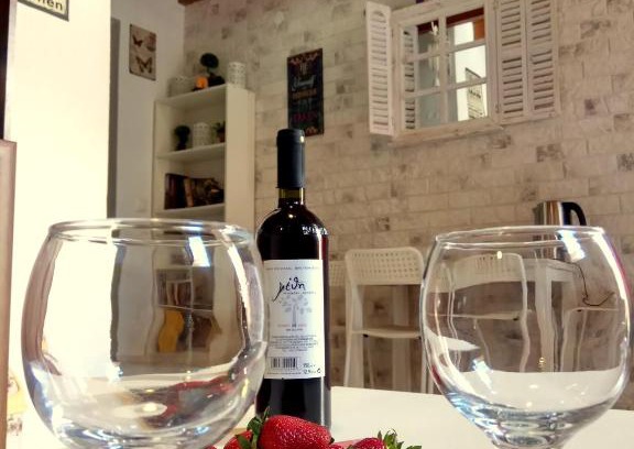 Rhodes Old Town Apartment | The White House of Rhodes
