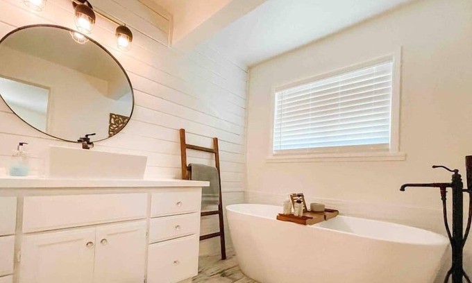 Groveland Cabin | The White Pine Lodge · The White Pine Lodge in Pine Mountain Lake