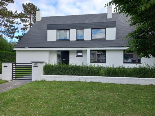 Blankenberge Apartment | The White Villa