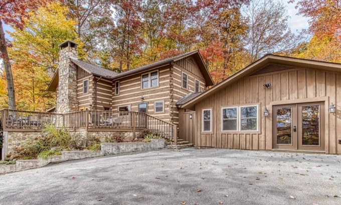 Chalet Village Cabin | The Whittier Cabin 4 Bed Cabin Amazing Views
