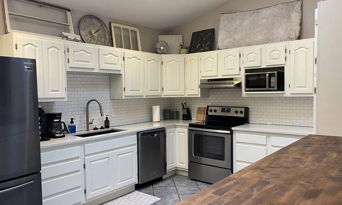 Steelville House | The Wildflower - Near Huzzah and Bass Resort