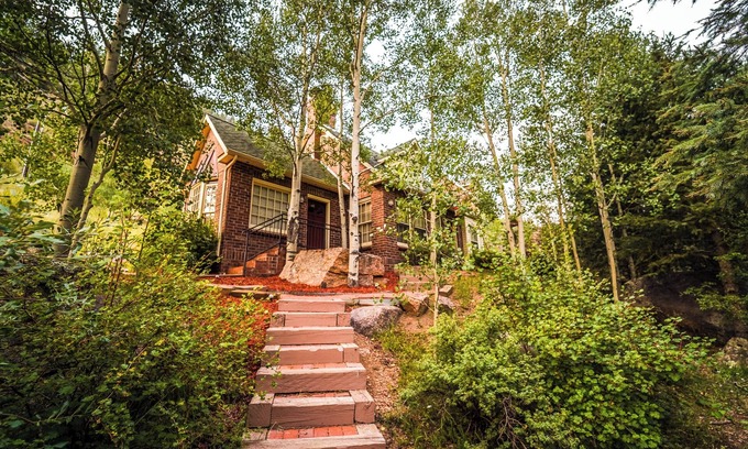 Divide Cottage | The Williamsburg Cottage at Valley Glen.your romantic mountain getaway