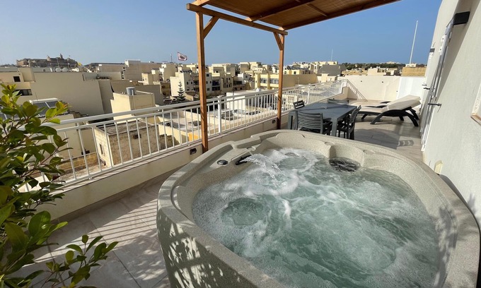 Victoria Apartment | The Willows Penthouse 10A