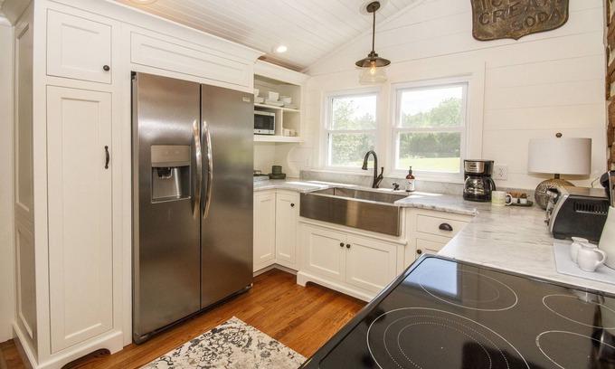 Knoxville Cabin | The Willox Cabin, Private Farm, 2 Bed 2 BA, 9 Miles to Downtown Knoxville & UT