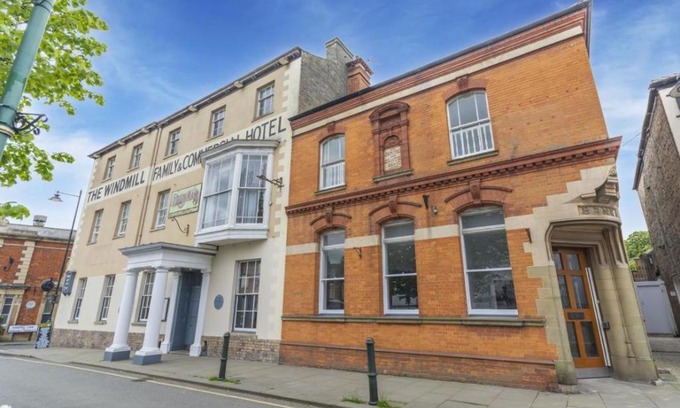 Alford Hotel | The Windmill Hotel