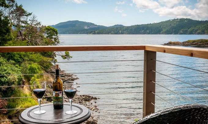 Eastsound Condo | 'The Windward Studio' at SeaStar Lofts - on the Waterfront!