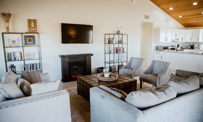 Sonoita House | The "Wine Down" Lodge