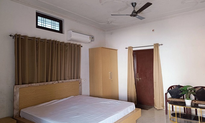 Varanasi House | The Wings Home Experience Peace & Coziness 1 BHK