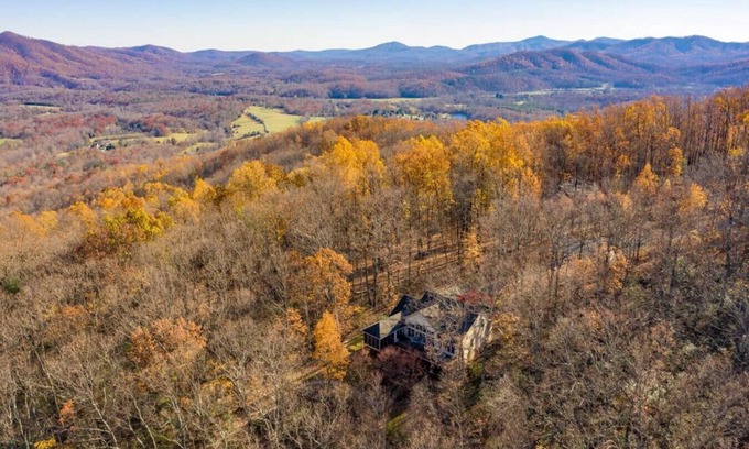 Nellysford House | The Wintergreen Treehouse