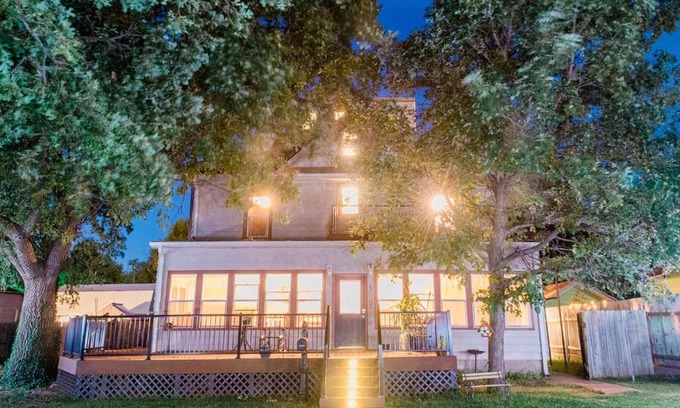 Ellinwood Bed & Breakfast | The Wolf Manor