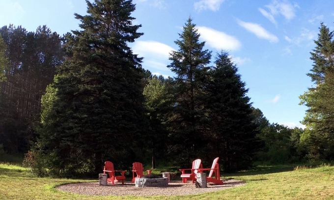 Arundel House | The Wombat Hut (18km de Tremblant town)