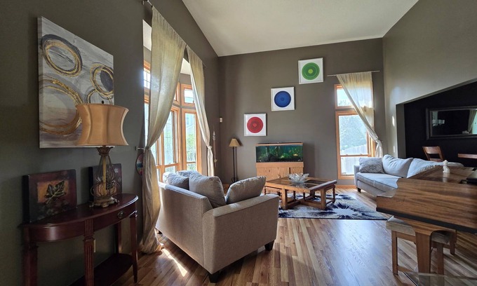 Woodbury House | The Woodbury Havenn"Space, Style and Serenity"
