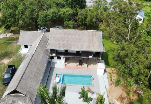 Si Rusa Villa | The Wooden Retreat Port Dickson