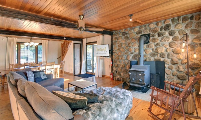Mont-Tremblant Cabin | The Woodland Cabin by Instant Suites | Old Village