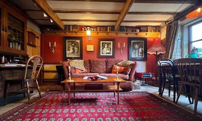 Holmfirth House | The Writers Cottage - Intriguing & Romantic