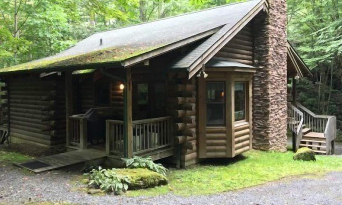Banner Elk Cabin | The Yearling 1 Bedroom 1 Bath Honeymoon Cabin