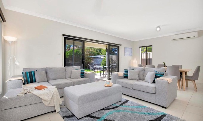 Moana House | The Yellow Door Holiday Home Moana