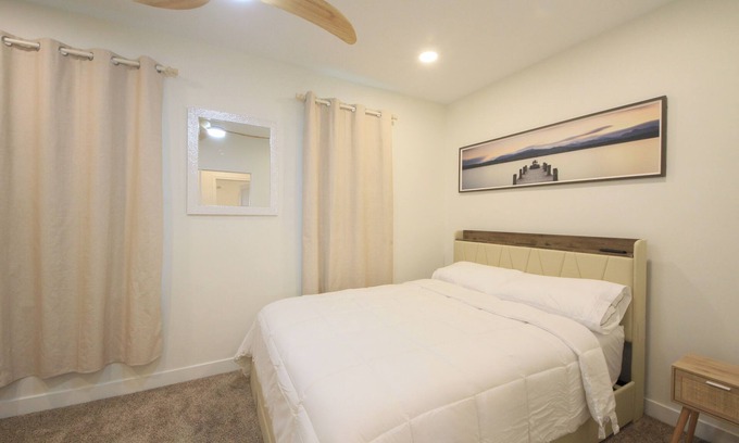Bay View House | The Yellow Stay - Charming 2-Bed Bayview Retreat Near Downtown Milwaukee