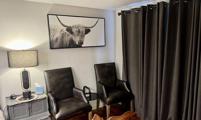 Amarillo House | The Yellowstone Located 1/2 mile from I-40