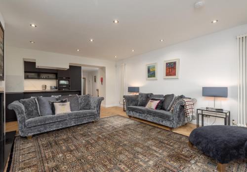 New Town Apartment | The York Place Residence