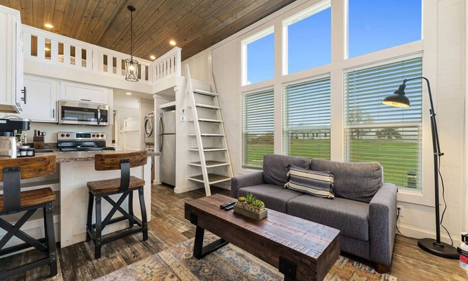 Austin Cabin | The Zilker - Luxury Tiny Home In Austin, TX