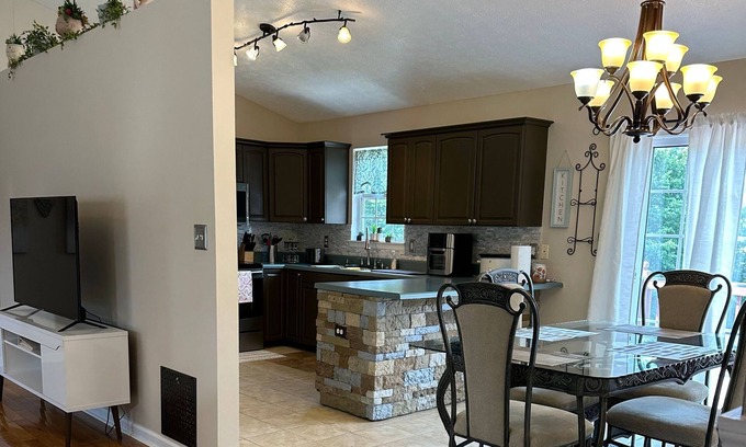 Fishersville House | The Zoe' Niyah a large cozy home located in the heart of the Shenandoah Valley.