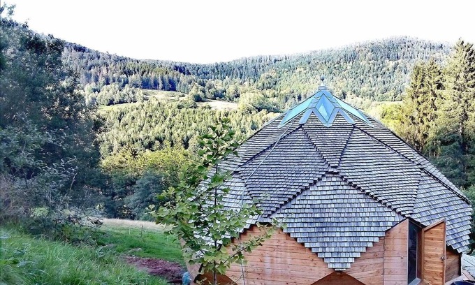 Plainfaing Cabin | The Zome of thatch habitats