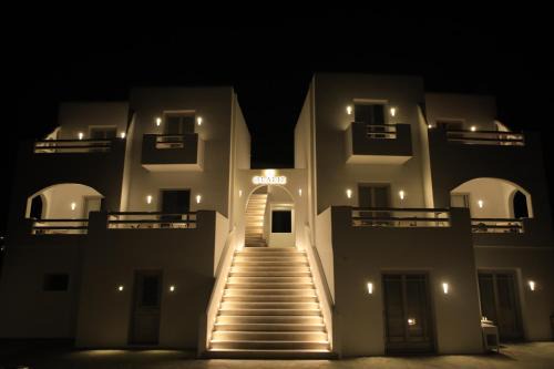 Schinoussa Town Hotel | Theasis Luxury Suites