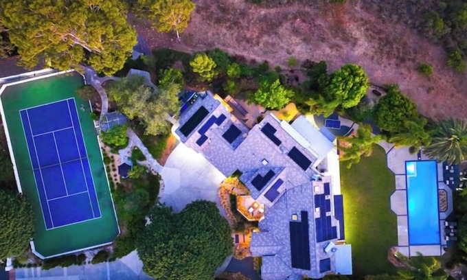 Carlsbad House | TheFarmHouz/LuXury/Modern/1.2ac/Central/TeNNiS/+2CaSitas
