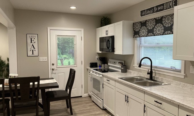 Mammoth House | Thelma's Place is a cozy, three bedroom house, newly remodeled