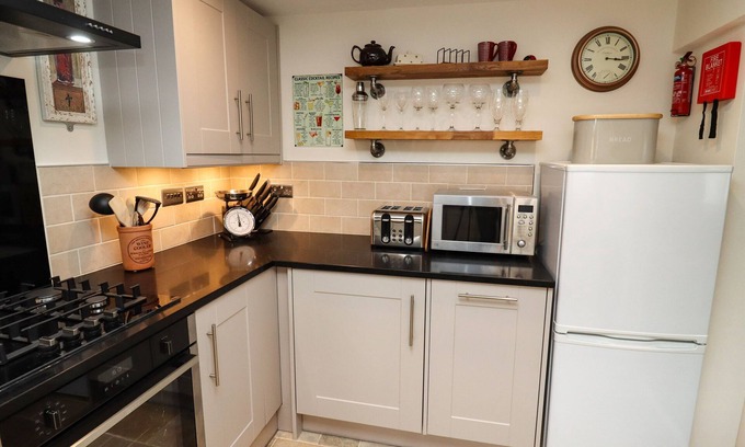 Adderbury Cottage | THELWALL COTTAGE, romantic, with open fire in Adderbury