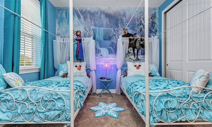 Celebration House | Themed Bedrooms-Games Room-10 MINS DISNEY-Private Pool and Spa/Movie Room/Wifi