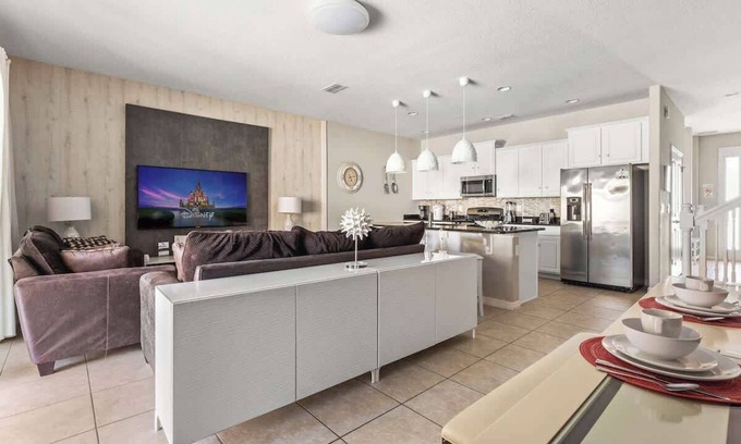 Loughman House | Themed Mickey Bedroom 4BR at Solterra